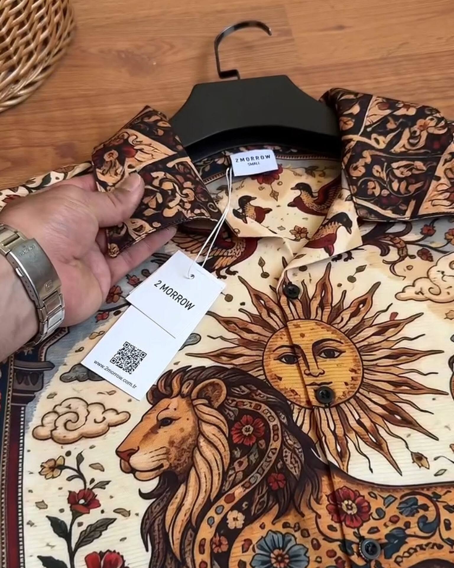 LION Art STIZ DROOP Shirt - Image 4